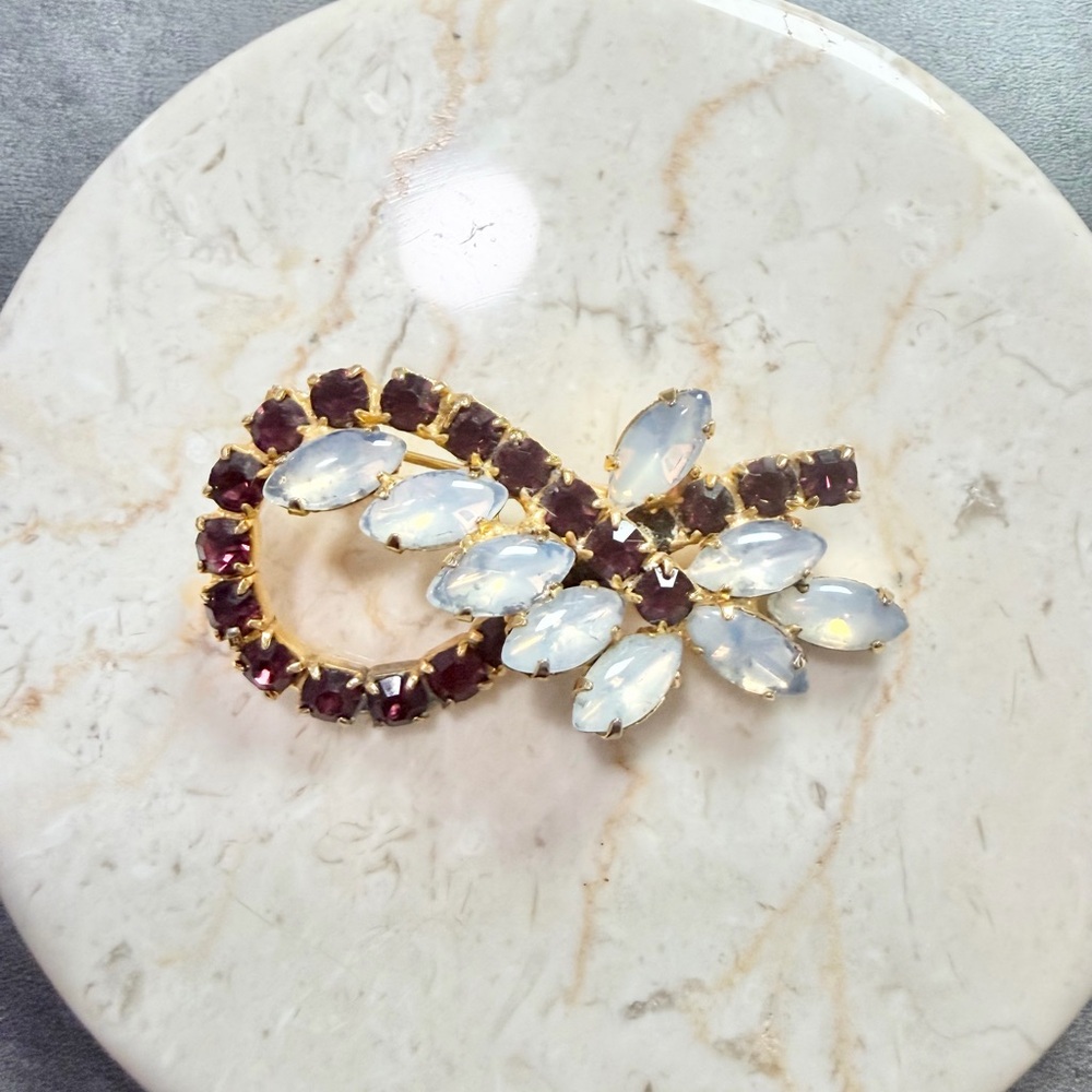 Vintage Gold-Tone Brooch Opalescent Purple Crystal Ribbon Floral Women Jewelry